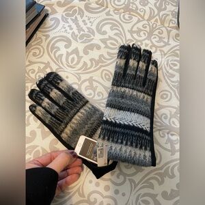 Coco + Carmen Black and Gray Patterned Gloves